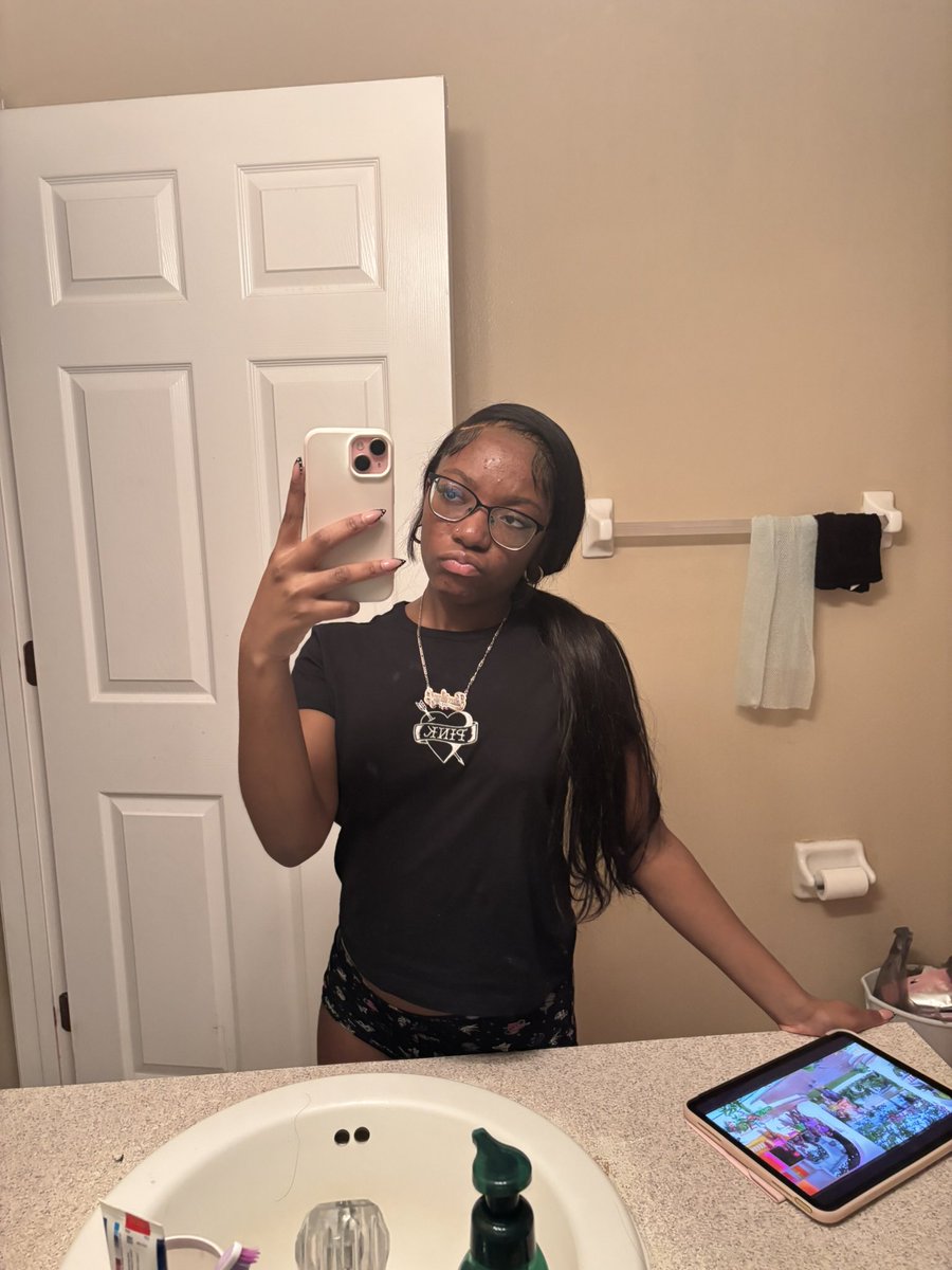 agorgeousleooo's tweet image. i’ve literally always been like this 😂😂😂 #inmenotonme #baddestbtch #smd #hoesmad #mwah