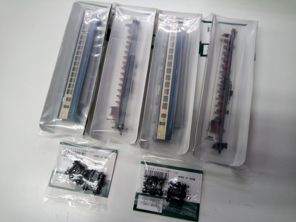 PLUS_PORT's tweet photo. <新品・販売中>KATO 113系1000番台に組込まれた、改造サロ110-1350+サロ110-1200 2両SETのASSY 販売中
サロ110-1350:サロ481に客扉増設等の改造が施された車体外観を再現・サロ110-1200:トイレタンク付の床下を再現。国鉄末期頃の姿を楽しめます。
#KATO #化けサロ #ASSY https://t.co/qzNSajaIZH