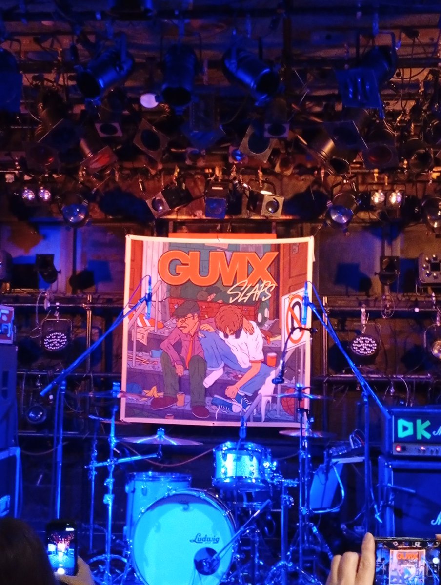 昨日はGUMX × OAT💡
OATは20年前にsoundrip聴き狂ってたからshooting starは青春思い返してキュン死😍
GUMXは今のメンバーになって初めてだったけどめっちゃ良い！ドラムさん歌うま、ドラムうまでパーフェクト超人すぎ☺️
昔のライブ仲間と15年ぶりの再会あったり、はじめましてできたり良い１日でした