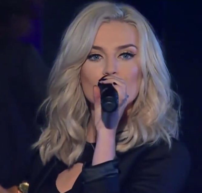 perriesjpg's tweet image. short platinum hair on perrie was for the history books!!!