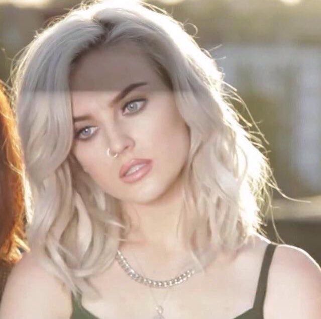 perriesjpg's tweet image. short platinum hair on perrie was for the history books!!!