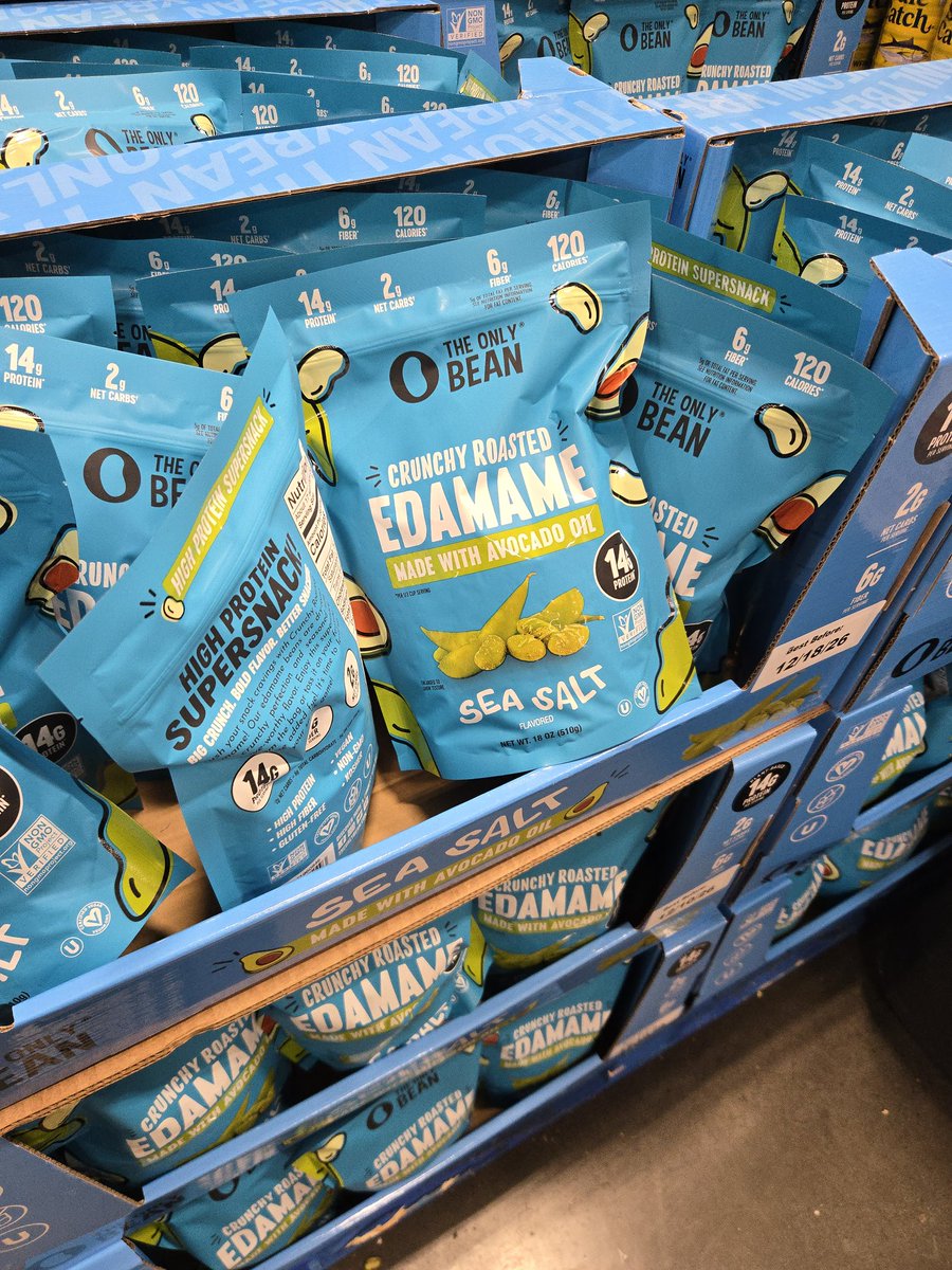 MicrowaveKeto's tweet photo. Costco Find! Great keto snack here: ROASTED EDAMAME! I eat em early and often, give em a try! Gave an awesome day! #MicrowaveKeto #EasyKeto https://t.co/7eZRaeo2j9