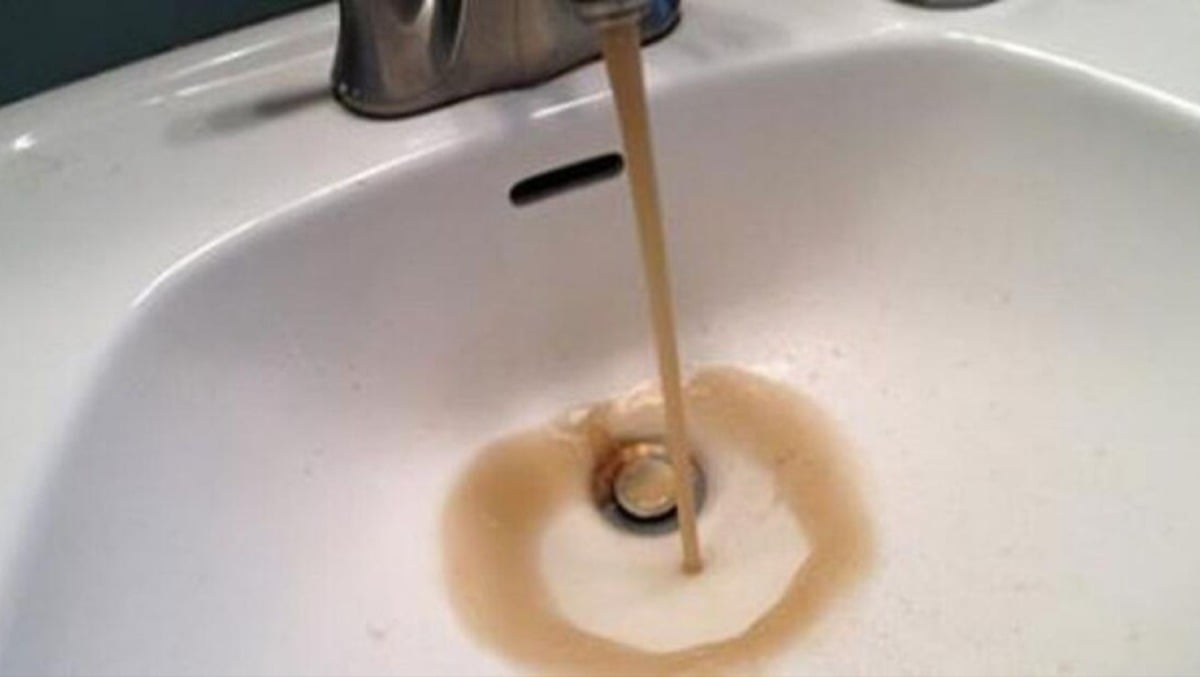 COMUNICATO STAMPA: POTERE AL POPOLO – SUD PONTINO
ACQUA TORBIDA, BOLLETTE D’ORO E INFRASTRUTTURE COLABRODO: ADESSO BASTA!
L’ennesima ondata di maltempo ha riportato a galla la realtà vergognosa che i cittadini del Sud Pontino sono costretti a subire: l’acqua non è potabile.