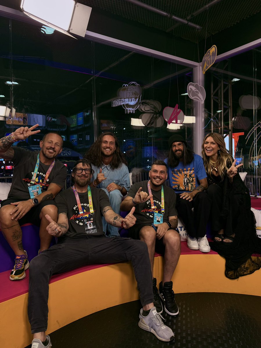 PRESENÇA VIP, HEIN?! 🤌😎 Armandinho e Vitor Kley na nossa transmissão do Planeta Atlântida! 

#PlanetaAtlantida2026