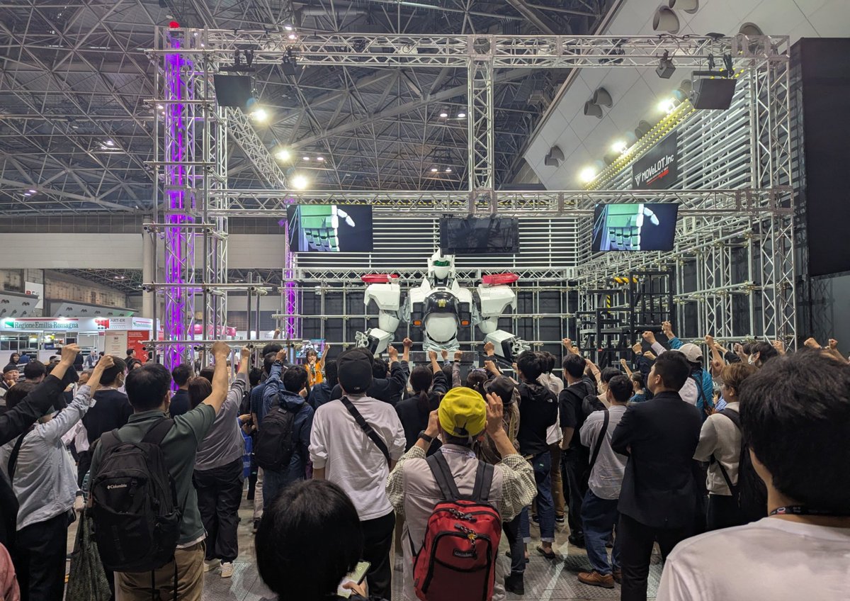 4期目スタート！
1期目：文化祭レベルと言われながら、がむしゃらに形に
2期目：億規模のプロジェクト開始、パトレイバーの制作
3期目：2体の搭乗型ロボットの体験を1万人近い方々に提供

そして今期は、”本物をつくる”
これまで以上に覚悟を形に。

『世界中のロボットに乗りたい夢を叶える』