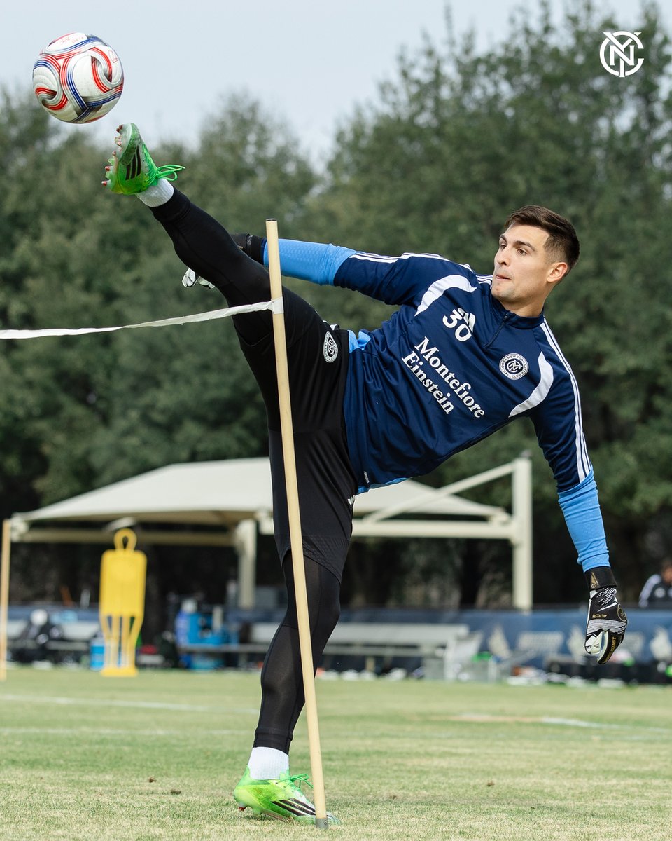 🎶 Everybody was Kung Fu fighting 🎶