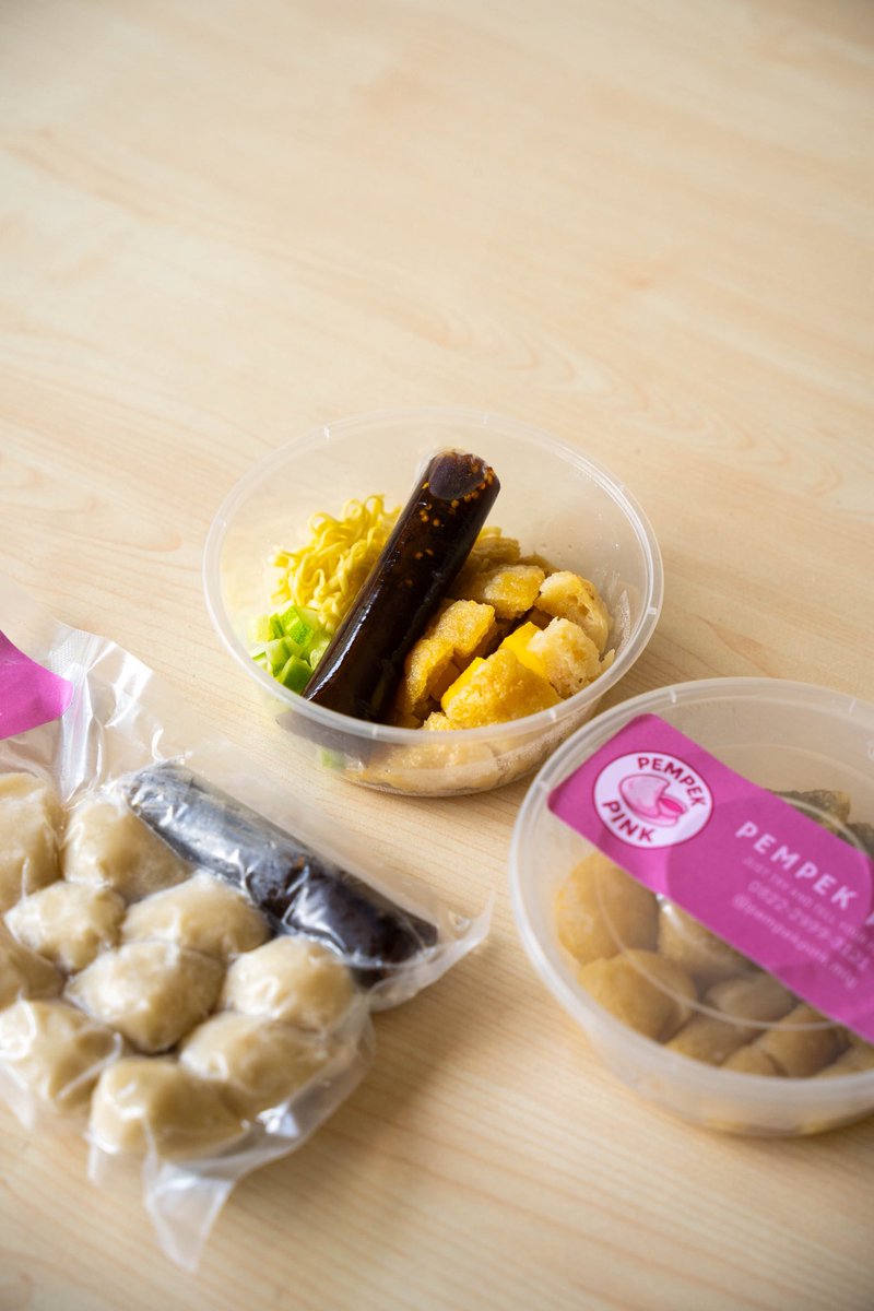 Halo rek🙏🏻
Kebetulan aku berjualan pempek frozen rumahan dan gluten free. Barangkali yg berminat bisa cek ig kita  instagram.com/pempekpink.mlg… atau dm aku bisa. Cobain deh pasti ga nyesel🫶🏻 
📍Kalpataru, suhat
#pasarmingguinfomalang <a href="/infomalang/">Info Malang</a>