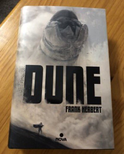 Bibliomaniatico's tweet image. "Todos los gobiernos sufren un problema recurrente: el poder atrae a personalidades patologícas. No es que el poder corrompe, sino atrae a los corruptibles".

DUNE, de Frank Herbert.