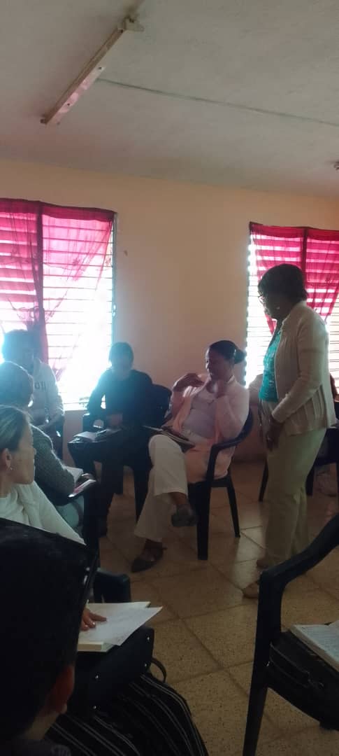 PolledoNoris's tweet photo. Se siguen fortaleciendo los vínculos entre la Dirección General de Educación y la @univrsdadvarona. Preparación a las estructuras del nivel educativo Primaria, por una educación de calidad.
#UniversidadCubana #OrgulloFEI 
#PrimariaPorLaExcelencia https://t.co/qeSlqEGF0o