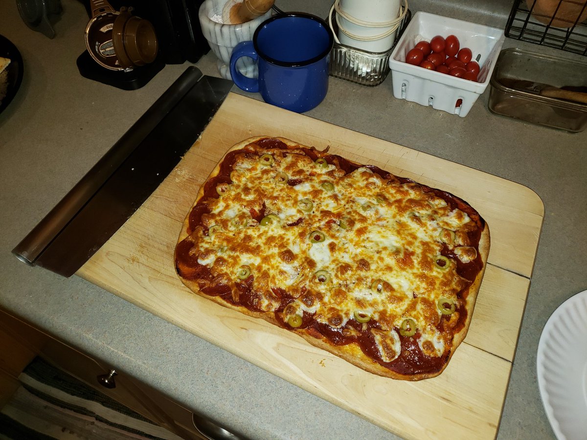 BacontimeBlog's tweet image. Saturday night is pizza night: