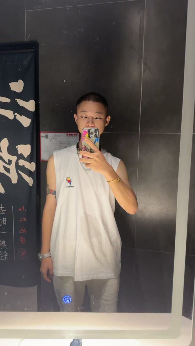 我谈的这个，云南西双版纳的导游陈威铭，最没钱的时候来找我，他拉肚子屎弄床上都是我洗的，后面异地，从去年开始动不动就断联，十天半个月不说话，今年人家和出轨对象出国旅游去了，还在装异性恋，那女人也是好运，把垃圾当宝，垃圾永远是垃圾，只是看你是当宝还是丢弃。