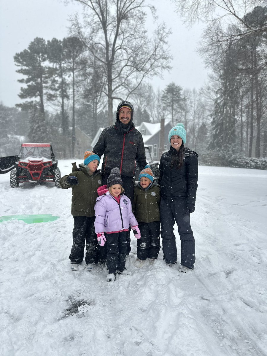 joeylogano's tweet image. Logano Family ❄️ 📸

#SnowDay #Family