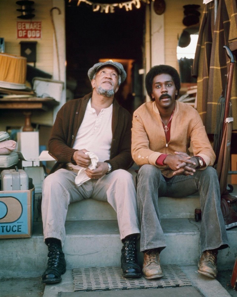 MsFaceDownAssUp's tweet image. #TV #Royalty at its best.  #SanfordAndSon This was a show that, if previewed today, would still be a hit with its phenomenal and multidimensional cast.  #DemondWilson was the last of the prime characters from a show that was not just about junk but the bond between #Dad and #Son.