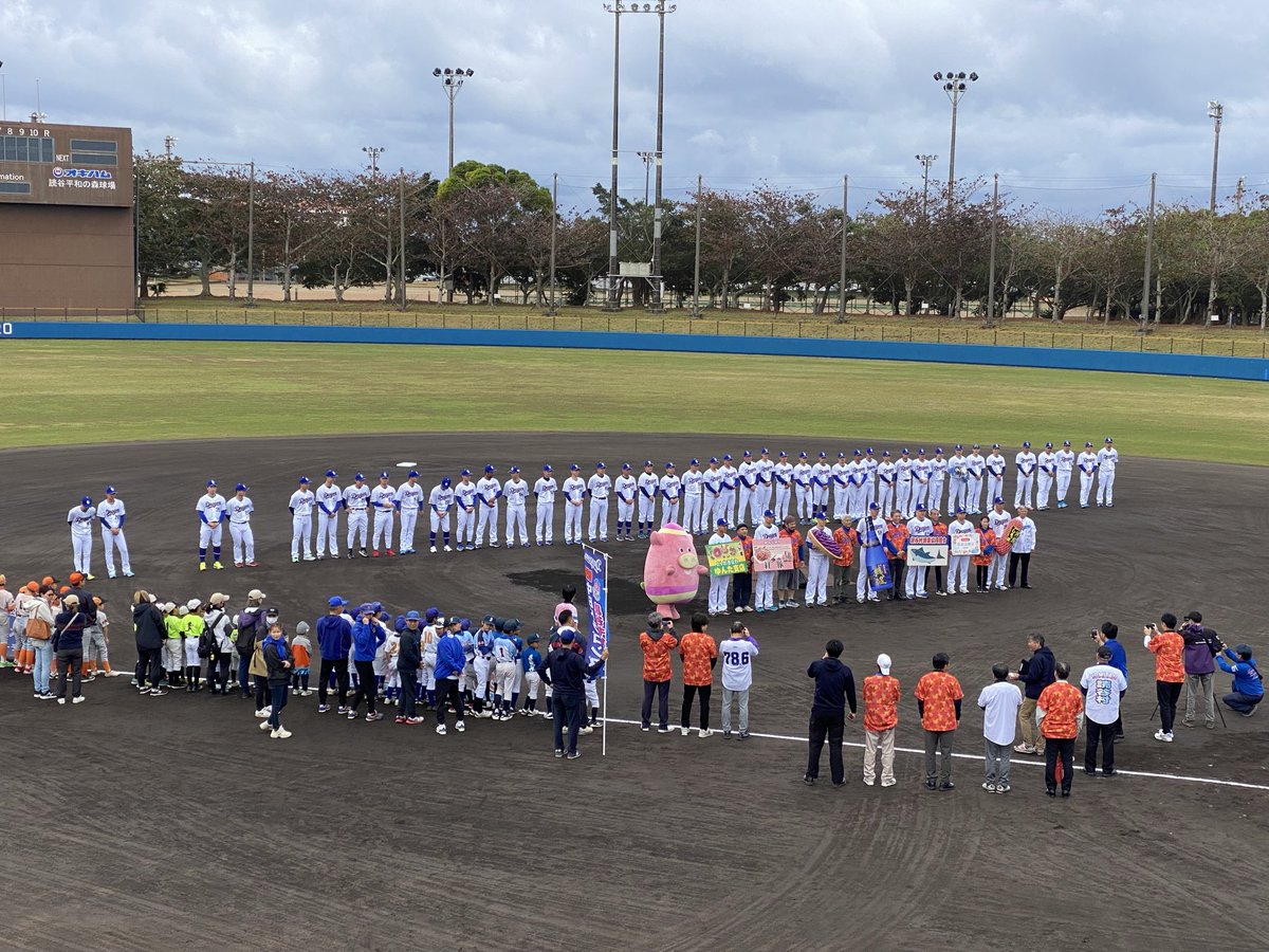 chu_doraban's tweet photo. #中日 の２軍拠点、読谷村でもキャンプが始まりました。#大島洋平  ら各選手やコーチ陣が、セレモニーで迎えられました。
#中日ドラゴンズ https://t.co/wrQEX9Mheo