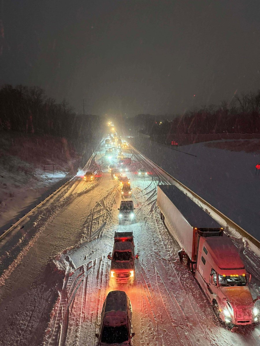 CFPalerts's tweet photo. Image of Interstate 85 near Kannapolis with up to 100 vehicles stranded.
Photo Kannapolis Fire Department
#NCfire https://t.co/SBoHuYiG40