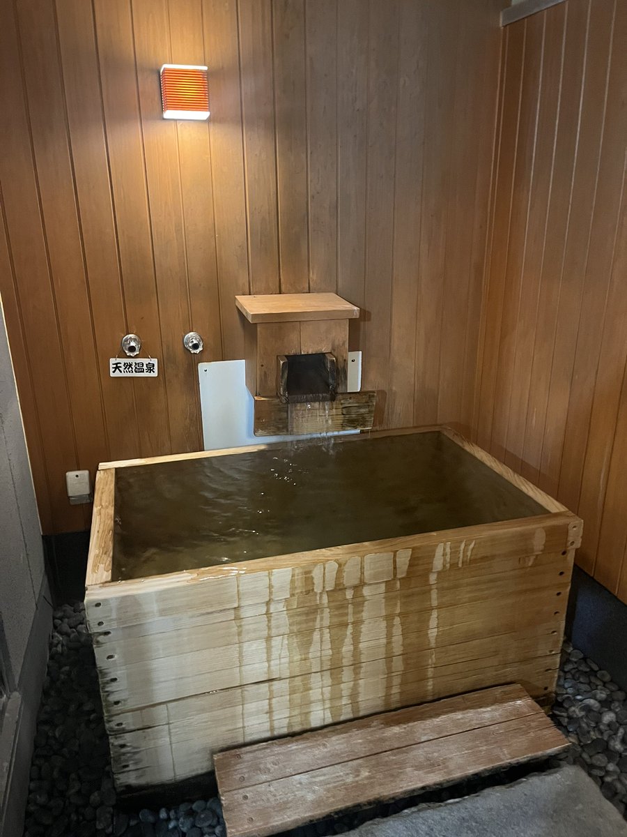 automatic787's tweet image. 先週に4回目の石和温泉のピンコン宴会に行ってきました🤣

このホテルの事情で、ここでのピンコン宴会は出来なくなるみたい

部屋付きの露天風呂があって最高の宿だっただけに残念です😢