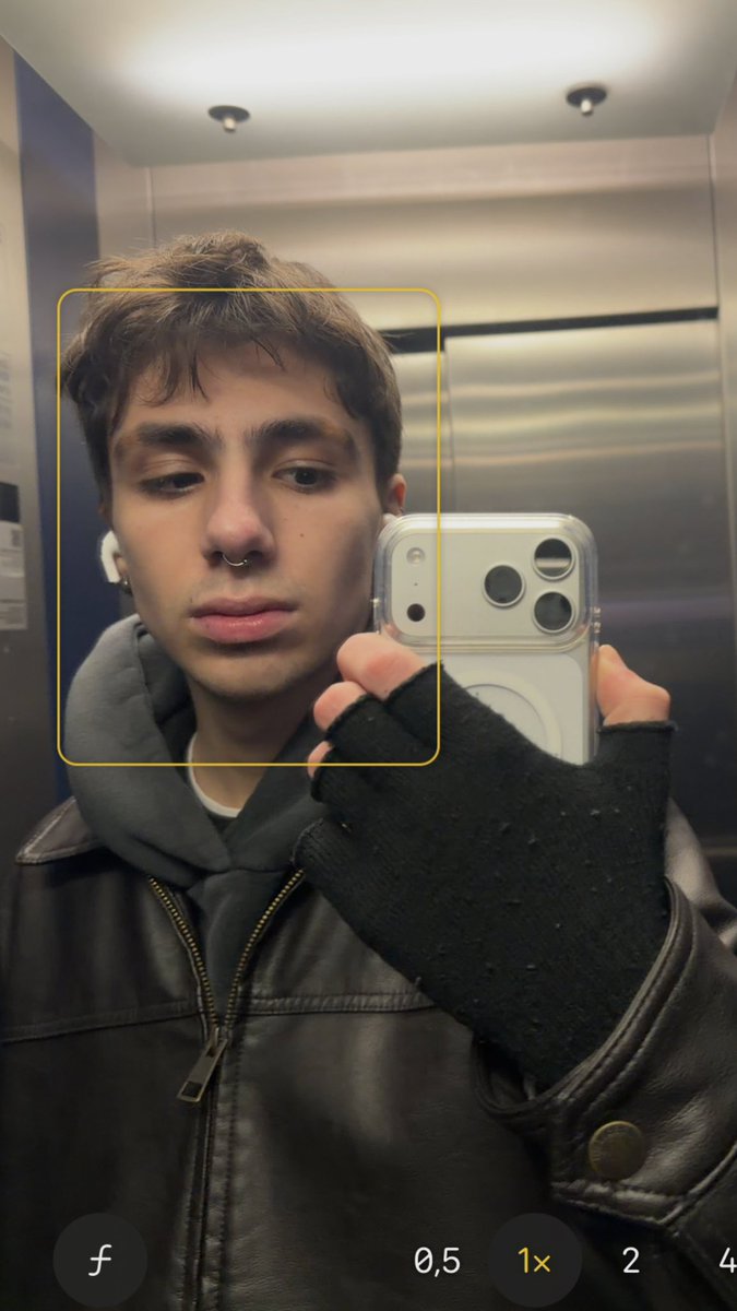 baby got the new iphone 17..
camera flashing looking like a queen