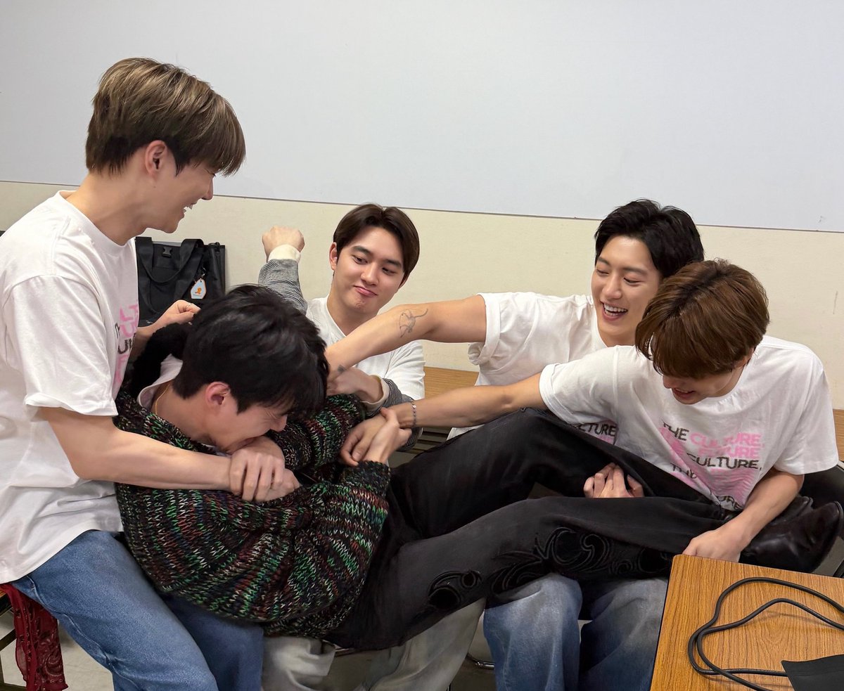 udh lama bgt ga liat sehun digebukin warga :"