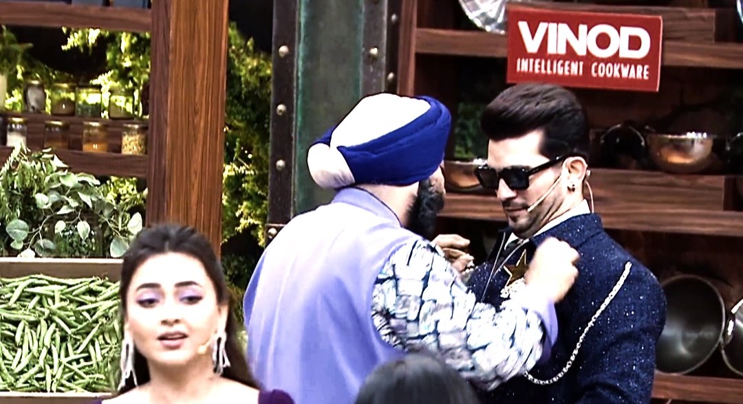 Beautiful20Soul's tweet photo. Congratulations on winning two missions @Thearjunbijlani You cook very well our Chef You've been hardworking since S1 And Arjun and Teja won that's very nice they both cooking in a beautiful and entertaining way 
#ArjunBijlani #LaughterChefs3
#LaughterChefs3WithArjunBijlani https://t.co/ONPATYBXnm