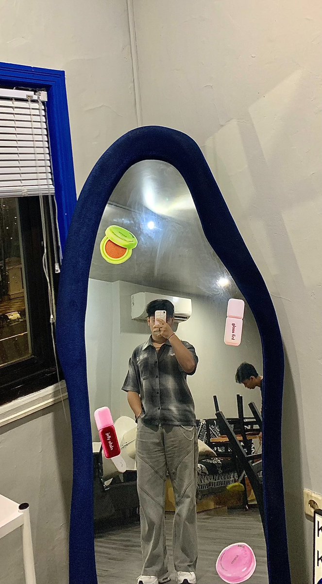 yappingboyy's tweet image. Katanya tahun 2026 bahagia, nyatanya baru januari aja udah berantakan.

please encourage me