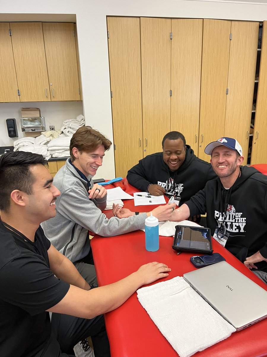 CATA_Region3's tweet photo. Hands-on learning makes all the difference. 🙌🏼
Participants spent time in lab practicing point-of-care ultrasound &amp; gaining practical skills!
Shout out to the 3 DPT Students who came to join the fun and lend their knowledge in POCUS https://t.co/RsqsJRDNwI