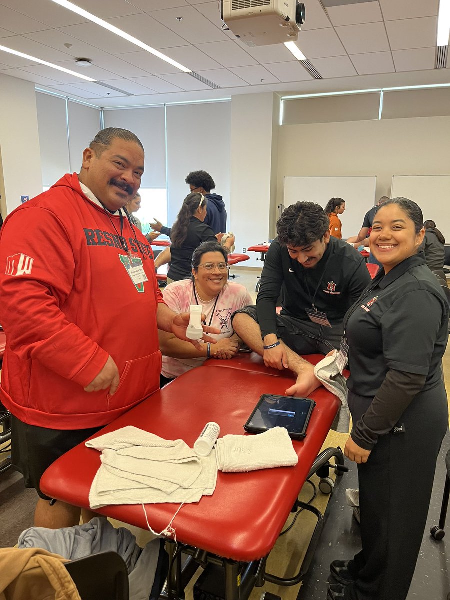 CATA_Region3's tweet photo. Hands-on learning makes all the difference. 🙌🏼
Participants spent time in lab practicing point-of-care ultrasound &amp; gaining practical skills!
Shout out to the 3 DPT Students who came to join the fun and lend their knowledge in POCUS https://t.co/RsqsJRDNwI