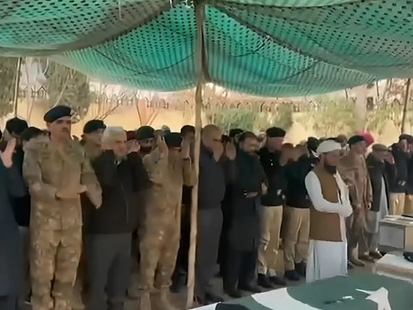 ریحانہ شارق tweet media