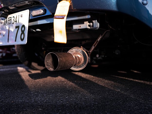 自分の車に付けているマフラーはどこ製なのか言う フジムラオート