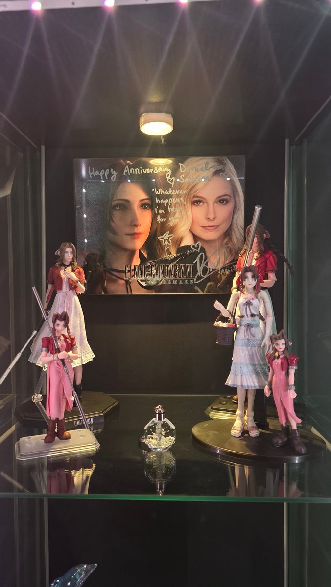 GamingTrine's tweet photo. Today is the 29th Anniversary of Final Fantasy VII! Here is just a small portion of things I've collected over the years!

#FF7_29thanniversary 
#FF7 https://t.co/gxVx7erkat