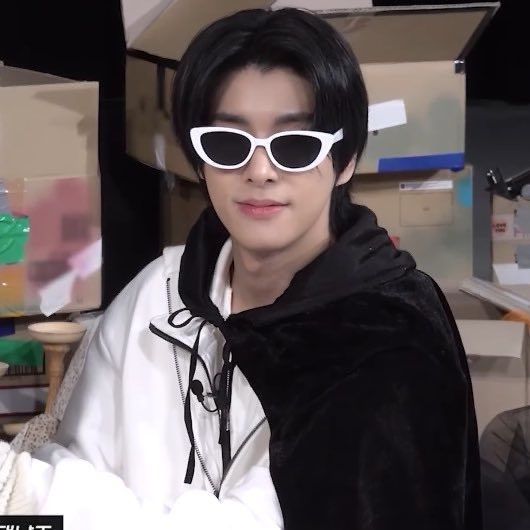 PUPPYJ4KEY's tweet image. if you guys have extra time, please join this streaming party for jake’s knife ver.