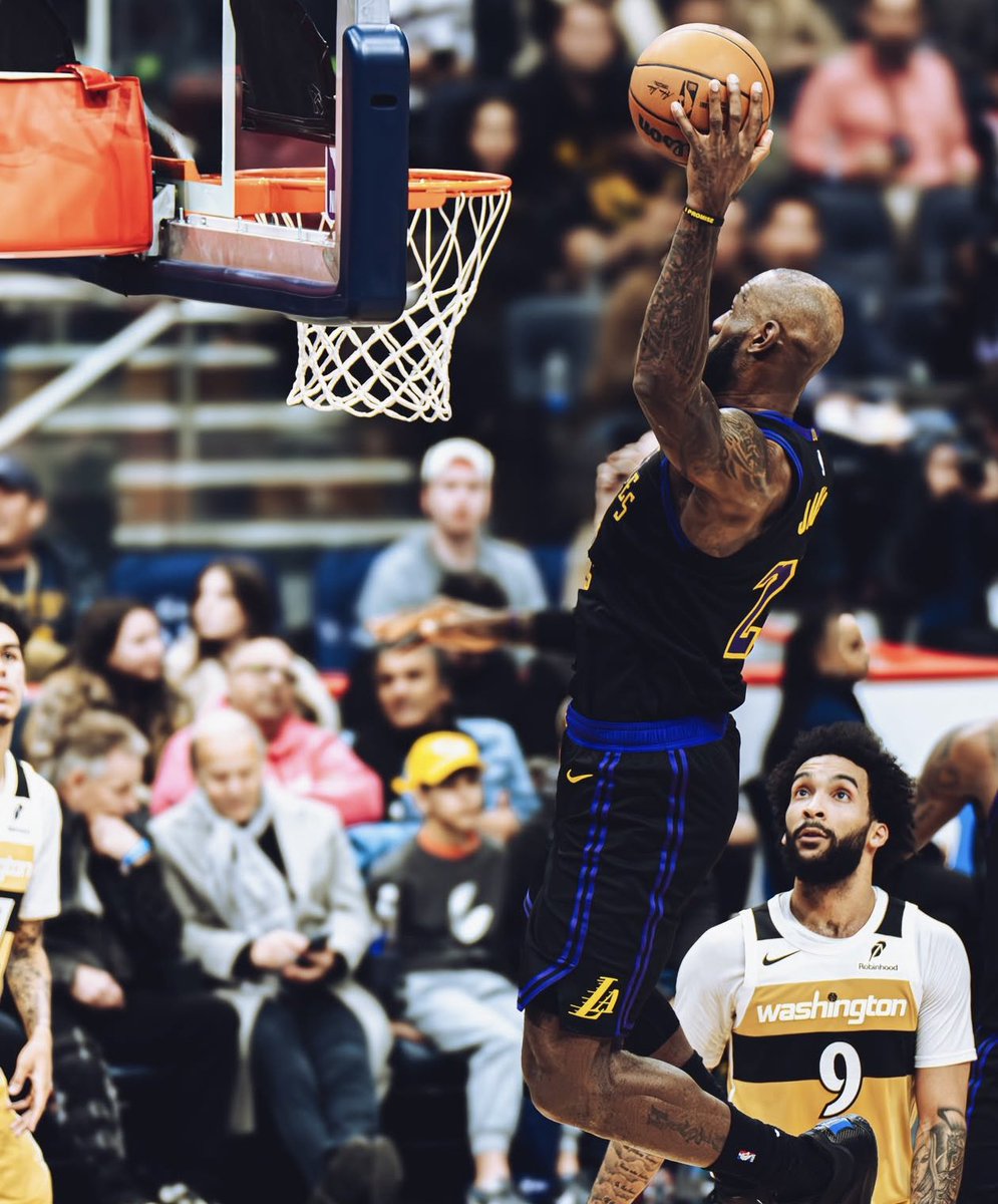 LakersDailyCom's tweet image. Drug test incoming