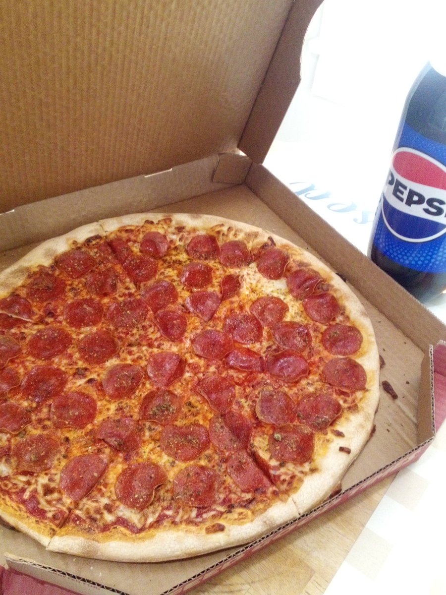BubbaHoJep's tweet photo. Ready for the pizza party! #Telltetel https://t.co/akO5pmZXCt