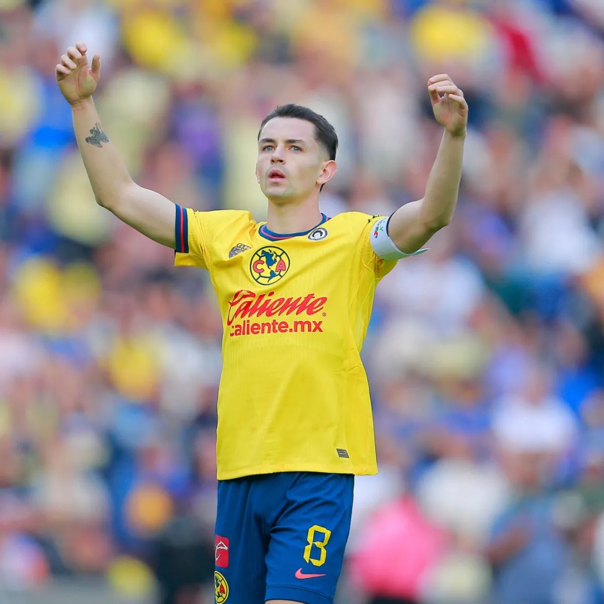 En el América, el 8 pesa desde Carlos Reinoso. No hay mejor 8 en la historia del club.

Pero Fidalgo entendió el número, representó el escudo y lo defendió sin quedar a deber. No se comparan épocas ni nombres. Se reconoce cuando alguien honra la historia.