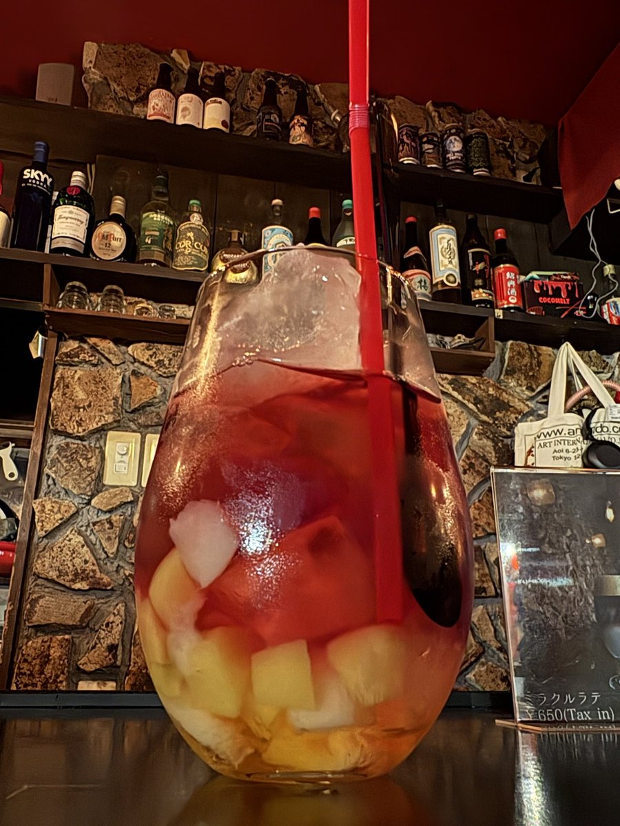 那覇のSAMI's BARさんへ！
ジン好きが一度は訪れる沖縄のサミーさんのお店です😊

そして通りすがりのおしゃれBARなども散策〜🪿🪿🪿