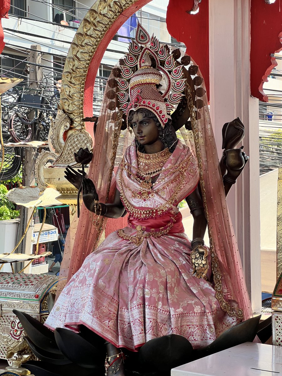 เดือนแห่งความรัก ใครที่เห็นโพสต์นี้ ขอให้พบเจอแต่เรื่องราวดีๆมีเงินไหลเข้ากระเป๋า สมหวัง ทั้งงานทั้งเงินนะ 💗
📍วัดไพ่เงิน