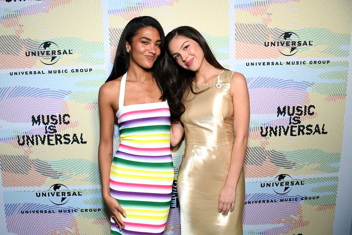 Olivia with Olivia Dean at UMG’s Music is Universal showcase!