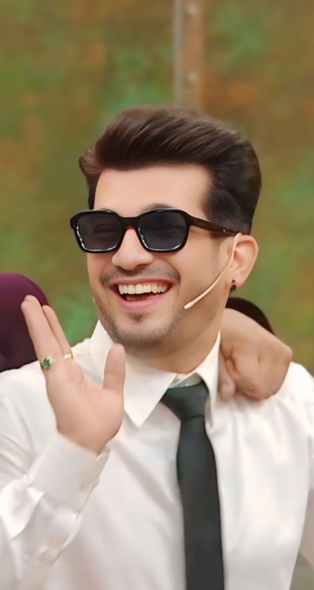 Beautiful20Soul's tweet photo. Smile and positivity 
@Thearjunbijlani 
#ArjunBijlani #LaughterChefs3
#LaughterChefs3WithArjunBijlani https://t.co/N5prQvtZDR