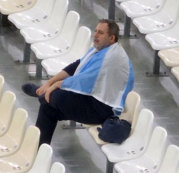 se estar sola y toda la poronga pero lo vacía que me siento cuando no tengo planes los sábados a la noche estoy así