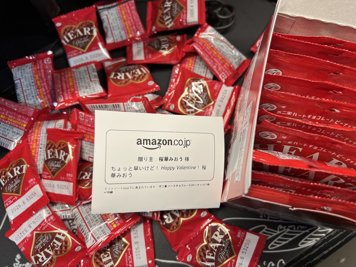 COM7973's tweet photo. みおうさんからバレンタインチョコもろた🍫
ありがとうございます🙇‍♀️
なぜか小さい方はバラでそのまま送られてきた🤣
お返し忘れないようにしなきゃ👍 https://t.co/btnuFWTKTp