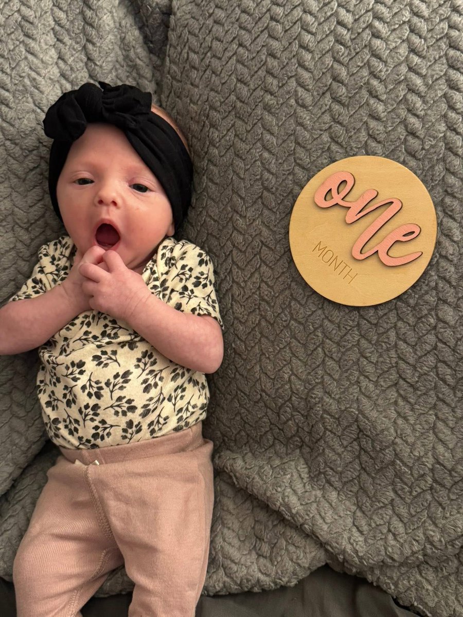 bxvay's tweet photo. Being a girl dad is my absolute favorite thing in the world 🖤 https://t.co/hfRisBPWbT