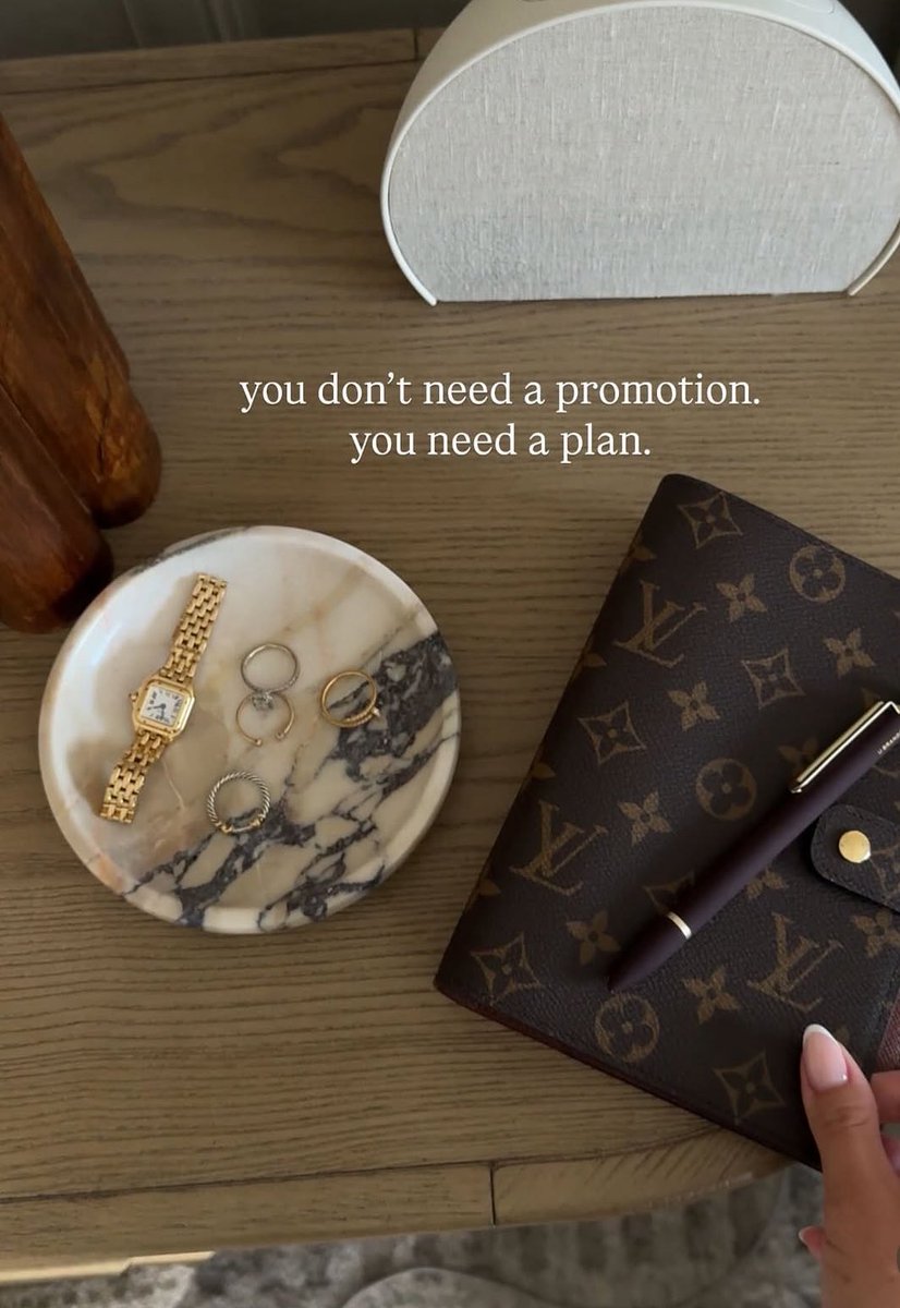 EvaCryptto's tweet image. Sometimes the difference between staying stuck and finally breaking through is just a shift in perspective.
Money moves &amp;gt; mood swings
Strategy &amp;gt; speed Consistency &amp;gt; motivation The people winning aren't the ones who feel ready...They’re the ones who choose discipline, play the…