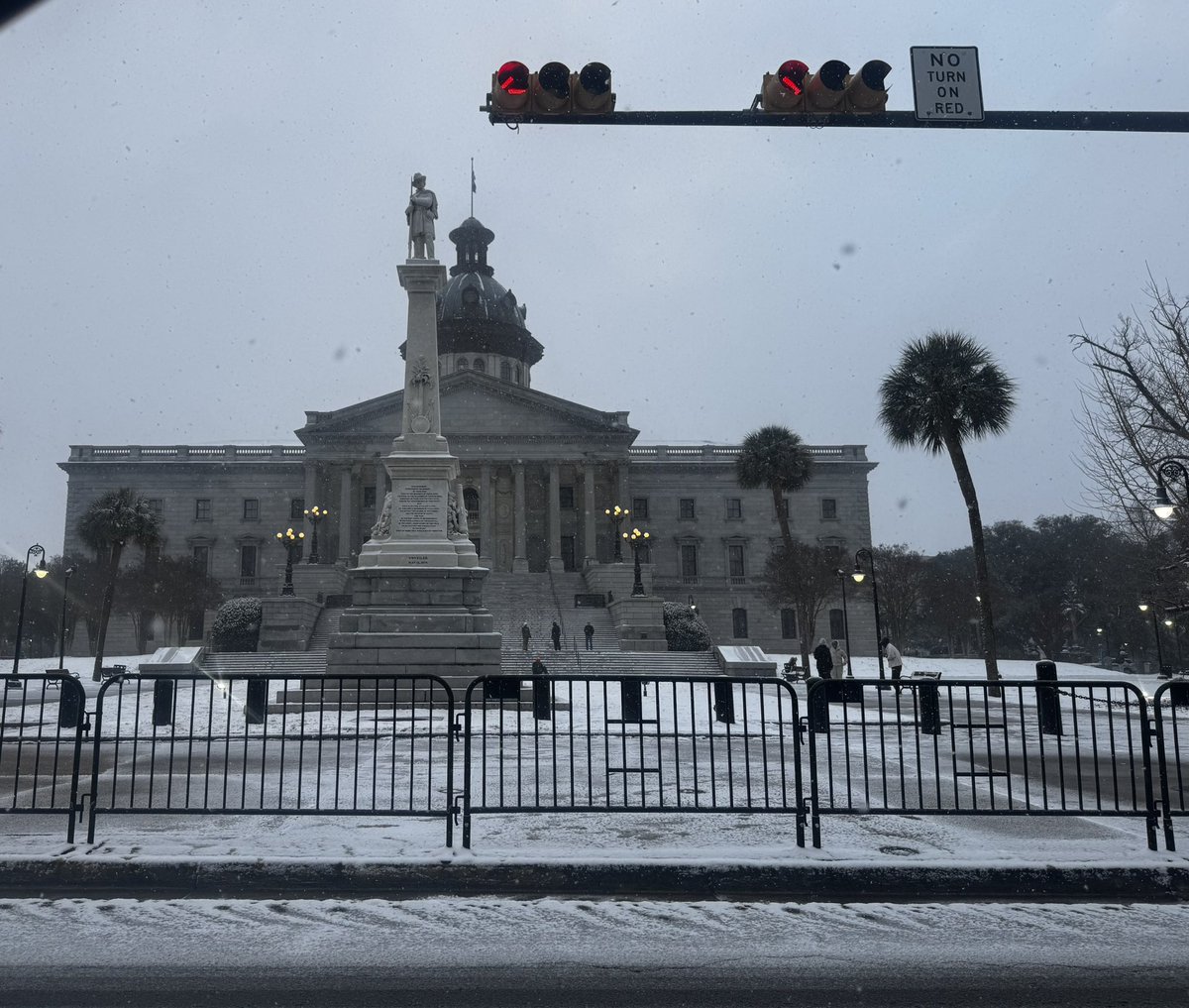 BPS_CRO's tweet photo. While enjoying the snowy scenery, remember to exercise caution. Walk carefully on icy sidewalks to avoid slips & falls, stay at home if you can, but if you must travel, drive slowly. Dress warmly & check local advisories for weather updates. #bureauofprotectiveservices #scdps https://t.co/At6jyipF6m