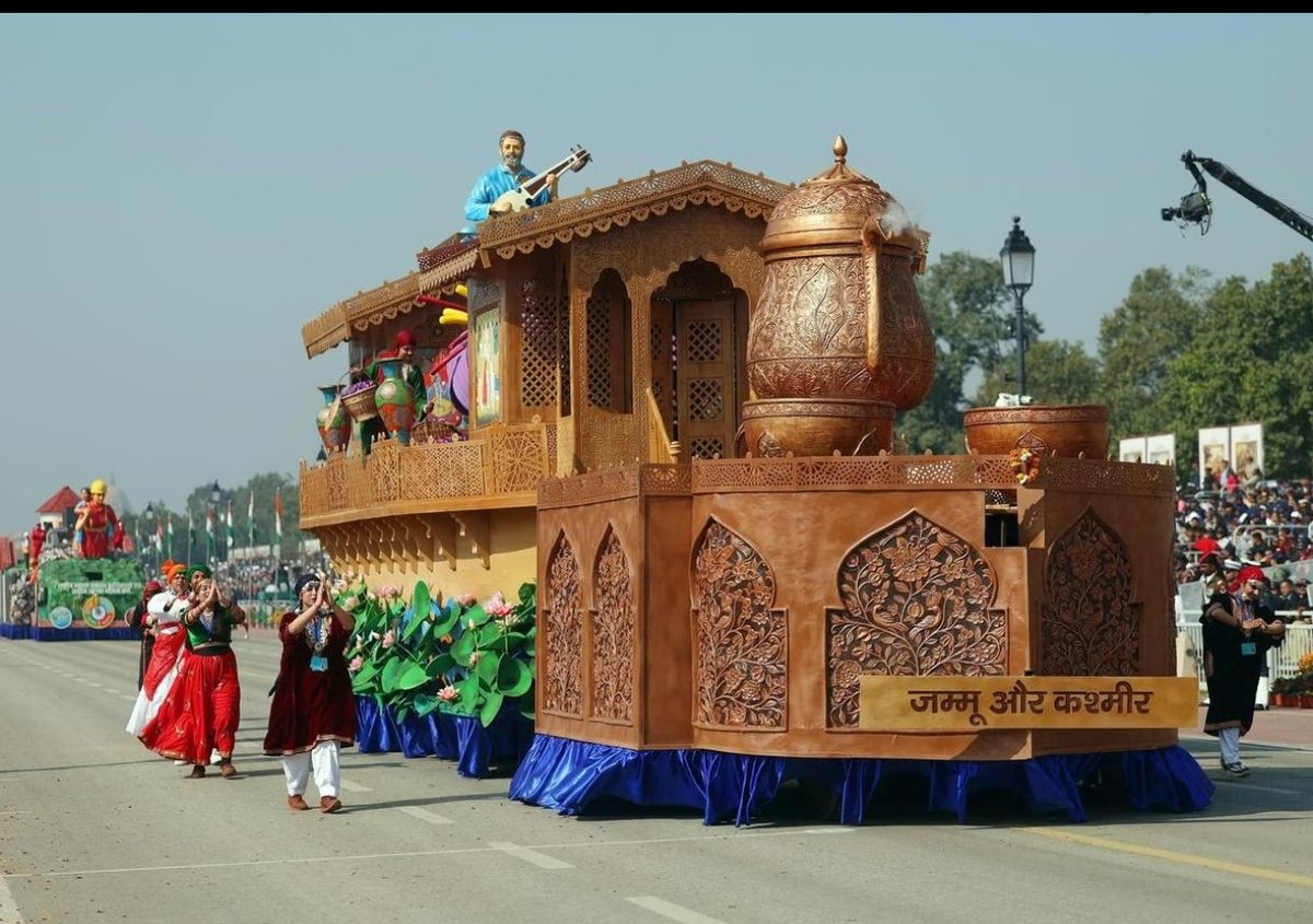 People of J&amp;K are witnessing a new era of development, peace &amp; unity, along with the revival of rich culture and art under the leadership of LG Shri Manoj Sinha. A future rooted in heritage and progress is taking shape. 🇮🇳✨