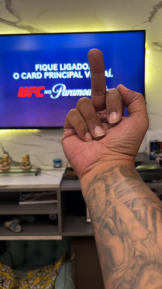 Kmcelo's tweet photo. Piada essa transmissão do @paramountplus ! Mandou mal demais @ufc https://t.co/l1Fqf6kmQP