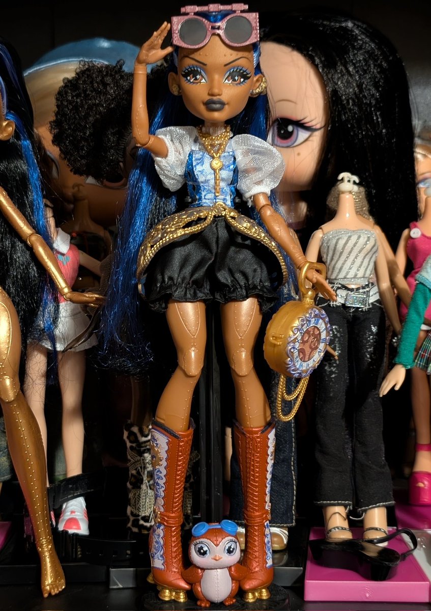 CheeDoll_'s tweet image. I feel like she just needs a few more accessories