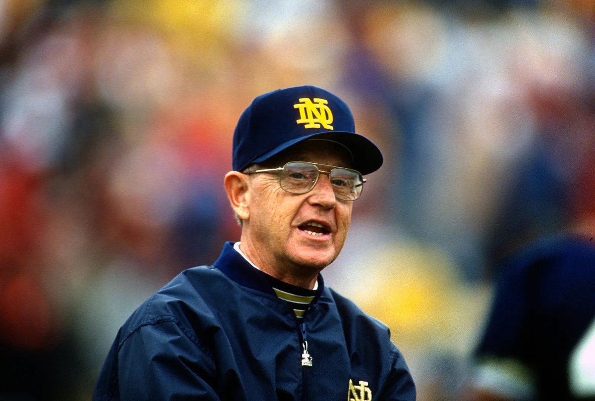 TexSan_Sandra's tweet photo. The true GOAT of College Football. Praying for my all time favorite College Coach- Lou Holtz! ππ»π @ESPNCFB @CollegeGameDay @NDFootball #CFHOF https://t.co/Dm0hmOFmkw