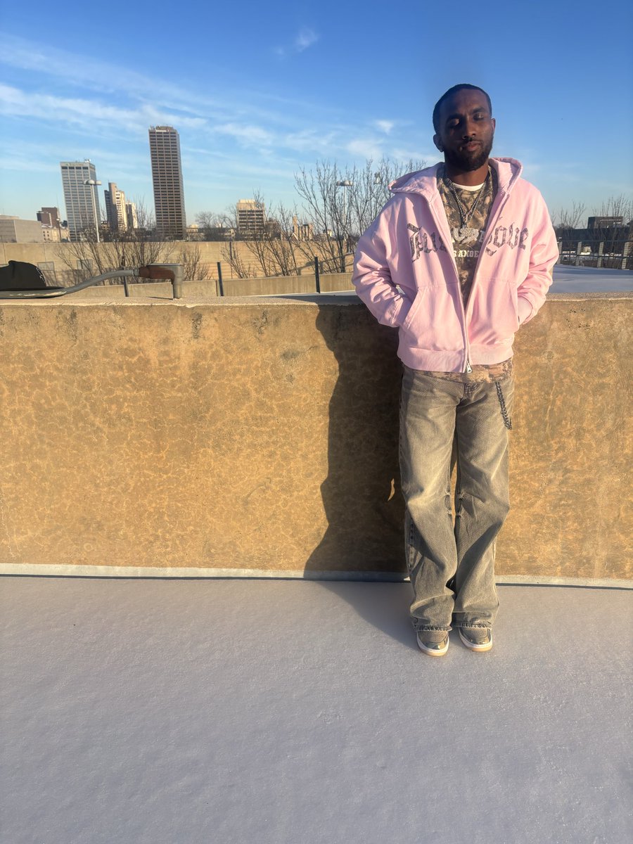 BlessedUpAB's tweet photo. 🚶🏿‍♂️❤️ https://t.co/flhae3rcMt