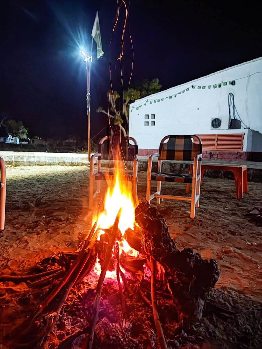 Dawood_Aftab's tweet photo. وقت جي زخمن کي سيني ۾ سبيوسين 
توهان سان ملڻ لاءِ ھر ھربو ڪيوسين

Thar Tour With Friends in winter 

#thar #friends #love #nagar #nature https://t.co/FNCulq2dcU