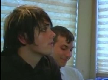 gerard way hourly (@hourlygeeway) on Twitter photo 
