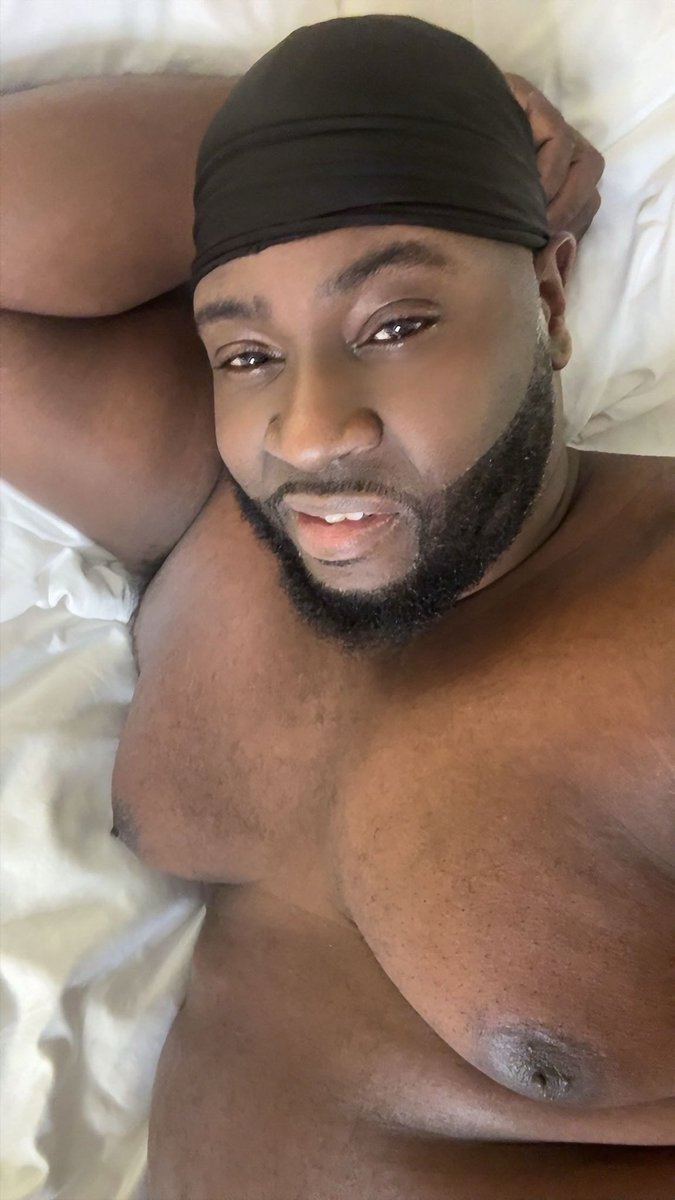 LovethyZo's tweet photo. Yo! It’s  been a minute 😈 #Daddy
#Chocolatebear #beard https://t.co/aDCglIC6aE